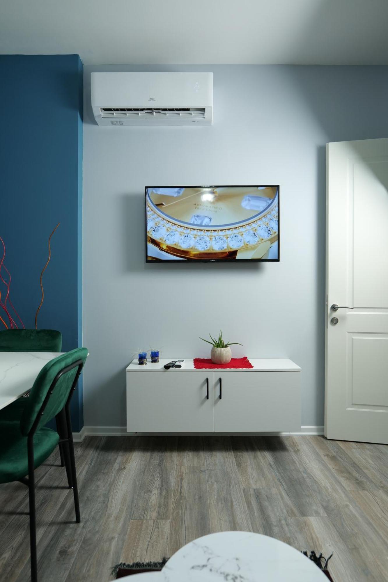 Travelers' Korca Home ภายนอก รูปภาพ