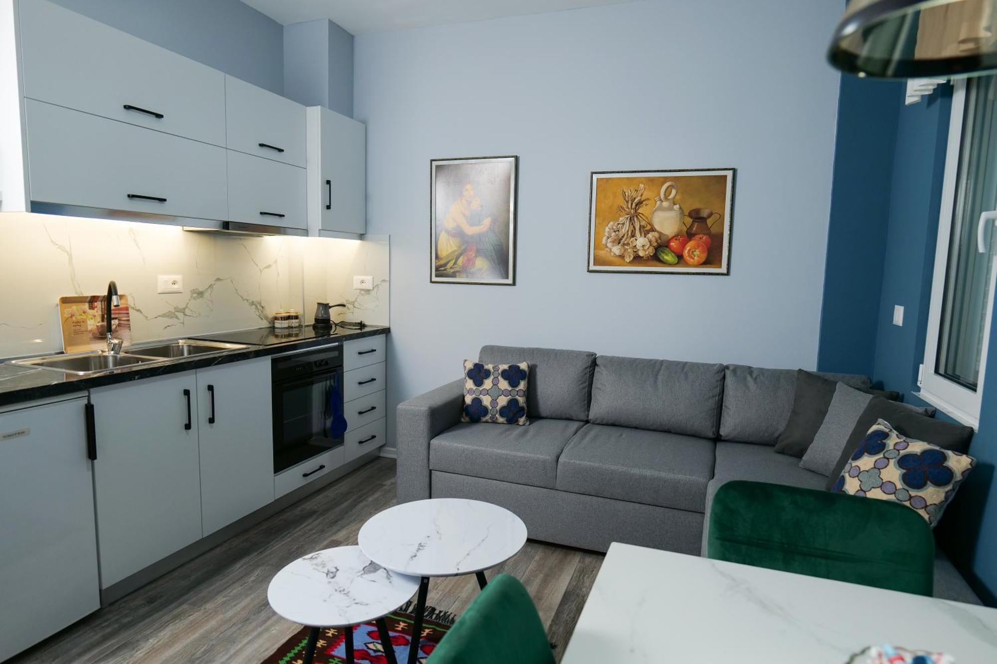 Travelers' Korca Home ภายนอก รูปภาพ