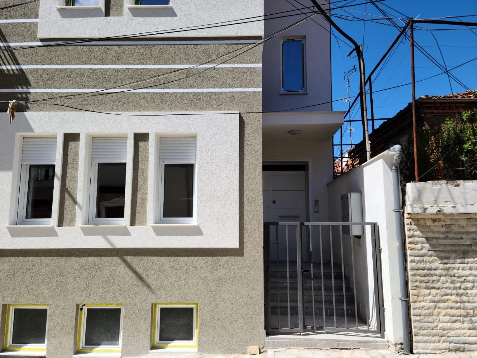 Travelers' Korca Home ภายนอก รูปภาพ